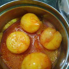 A picture of White onions Ka aachaar.