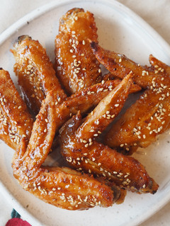 Una foto de Alitas de pollo Tebasaki (手羽先揚げ)
