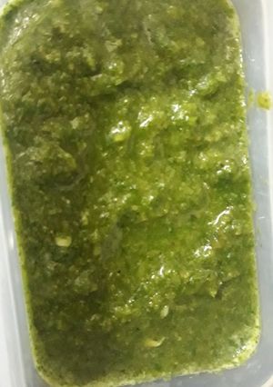 A picture of Mint chutney.