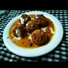 A picture of Stuffed paneer kofta curry.