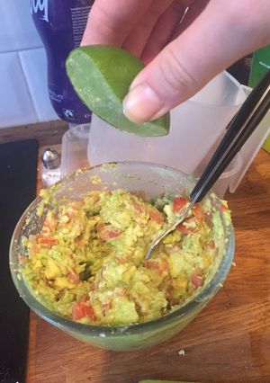 A picture of Fresh and zingy guacamole.