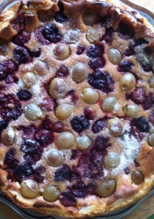 Une photo de Tarte cerises et raisins du jardin