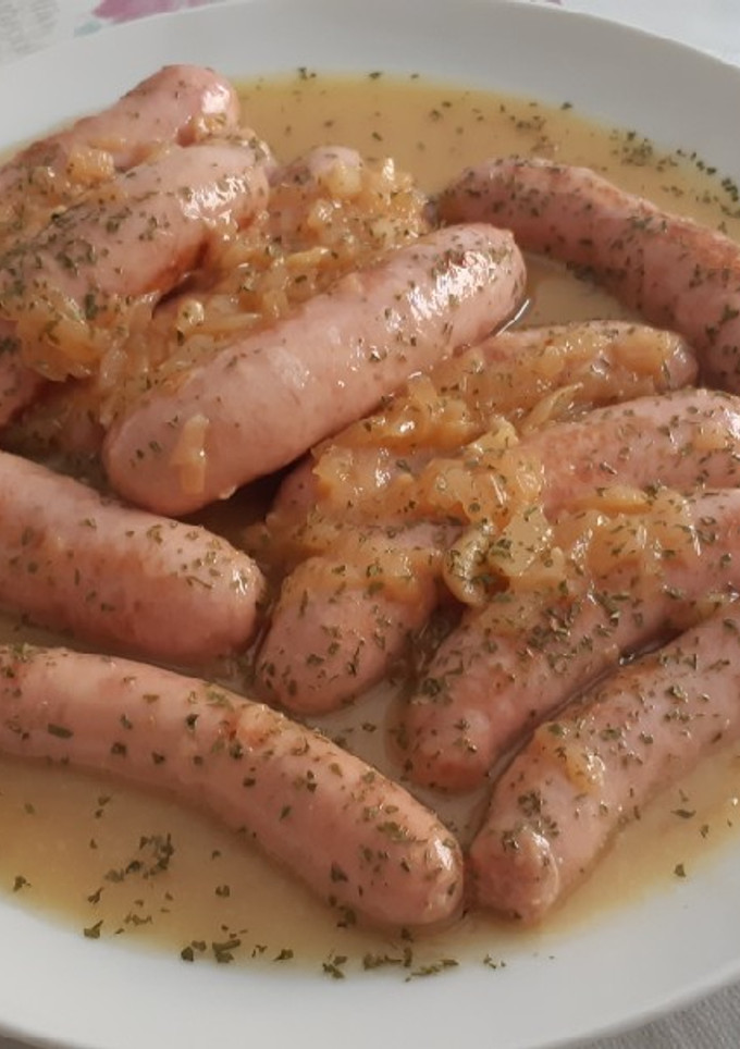 Una foto de Salchichas de pollo al vino blanco