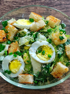 عکسی از دستور سالاد تخممرغ و اسفناج