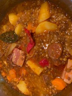 Una foto de Lentejas con tocino y chorizo
