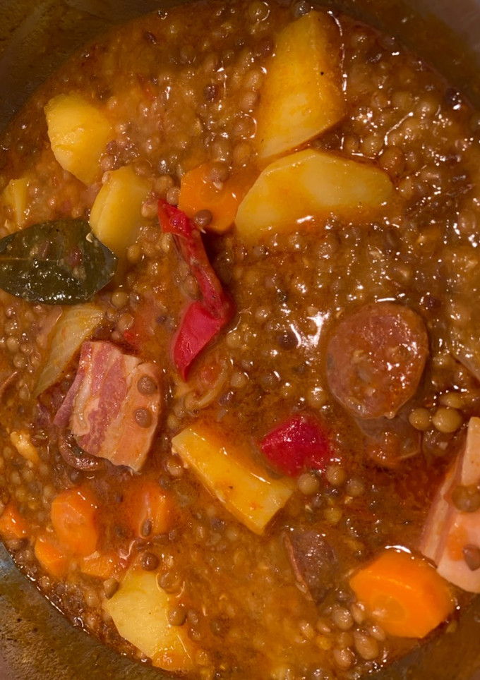 Una foto de Lentejas con tocino y chorizo