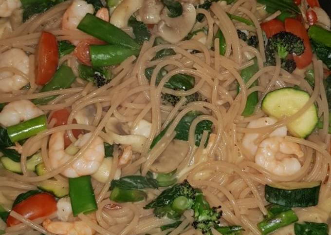 How to Prepare Tasty Creamy King Prawn and Whole-wheat Spaghetti