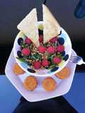 Rucola mit Himbeeren und Camembert