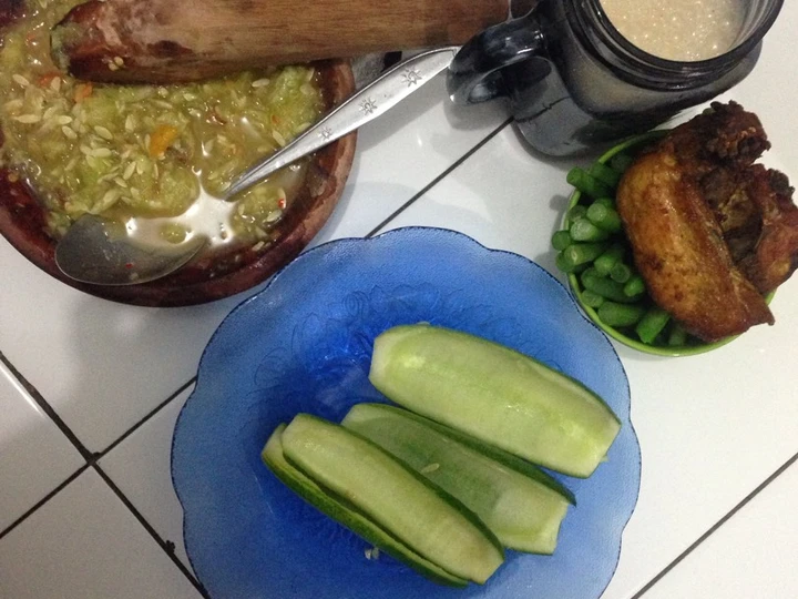 Langkah Gampang Menyiapkan Resep  Sambal Timun / Reuceuh Bonteng #BikinRamadanBerkesan yang Enak, Bikin Ketagihan