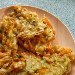A picture of Bala-bala / Crispy Vegetable Fritters.