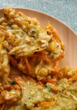 A picture of Bala-bala / Crispy Vegetable Fritters.