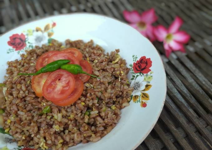 Nasi goreng kampung beras merah