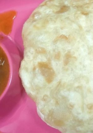 A picture of Chana Bhatura.
