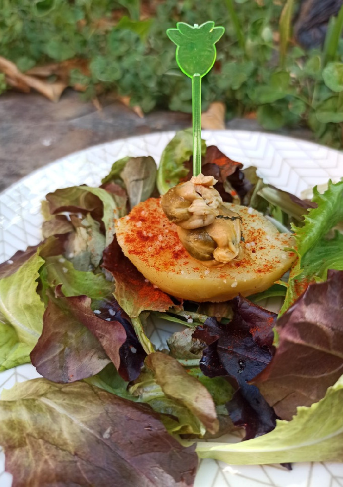 Una foto de Pintxo de patata y mejillón