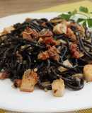 Espaguetis negros con sardinas (receta rápida)