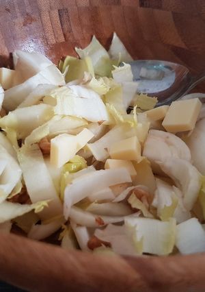 Une photo de Salade d'endive aux noix et au beaufort