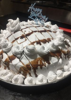 વેનીલા કેક (Vanilla Cake Recipe In Gujarati) રેસીપી મુખ્ય ફોટો