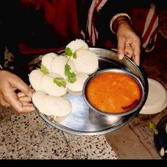 A picture of Rava idli.