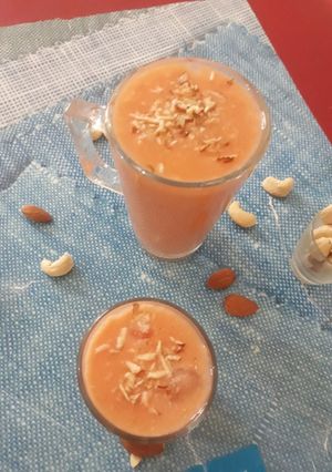 पपीता केला स्मूदी(papita kela smoothie recipe in hindi) रेसिपी मुख्य फोटो