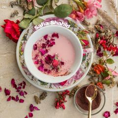 A picture of Pink moon milk tea.