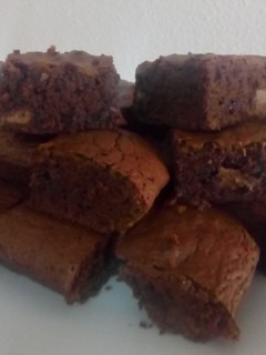 Una foto de Brownie con trocitos de chocolate