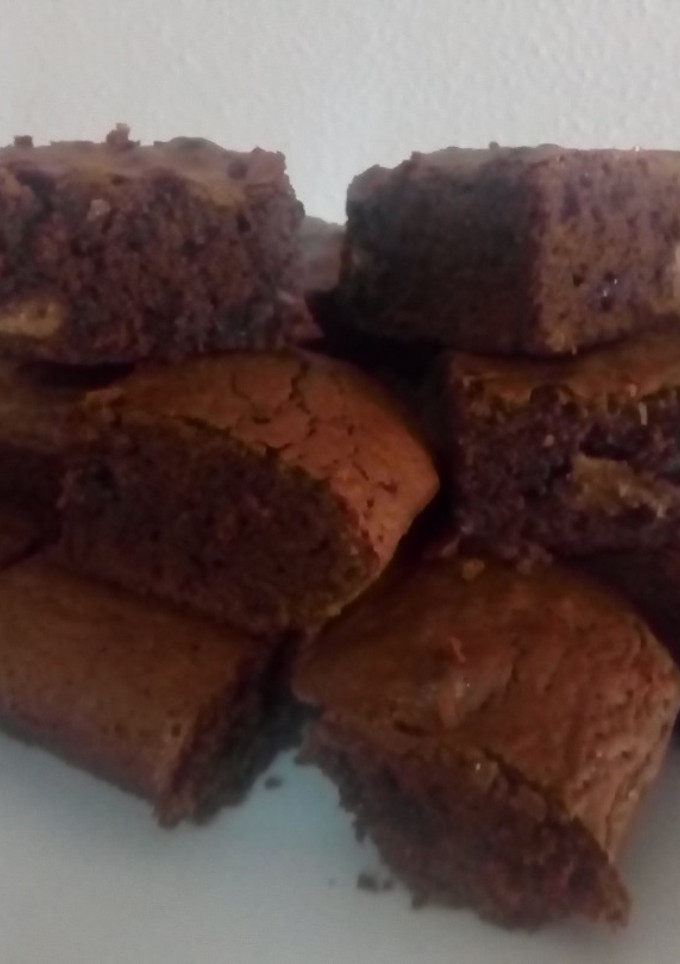 Una foto de Brownie con trocitos de chocolate