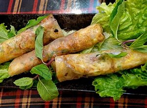 Hình của món Bánh tráng nướng bơ, tép khô, trứng.