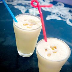 A picture of Apple milkshake.