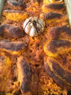 Una foto de Arroz al horno de Pascua. Con albóndigas de bacalao, garbanzos, castañas y pasas