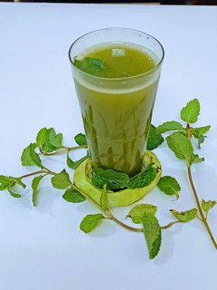 लौकी पुदीना का जूस (lauki pudina ka juice recipe in Hindi) रेसिपी मुख्य फोटो