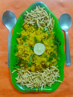 ઈન્દોરી પૌવા (Indori Pauva Recipe In Gujarati) રેસીપી મુખ્ય ફોટો