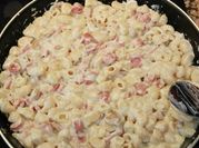 Una foto de macarrones con nata y queso