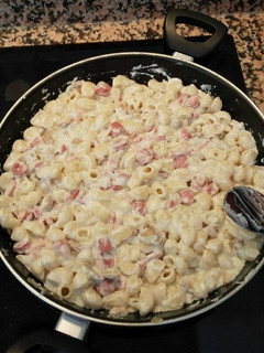 Una foto de Macarrones con nata y queso