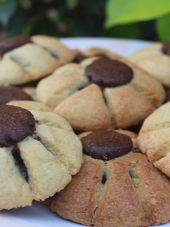 A picture of Chocolate flower cookies.