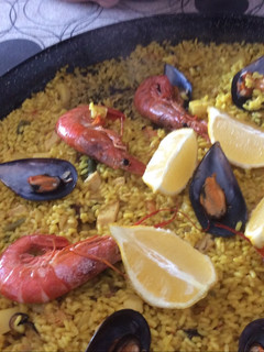 Una foto de Paella de marisco estilo el sentirte