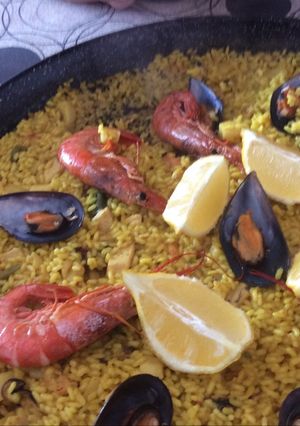 Una foto de Paella de marisco estilo el sentirte
