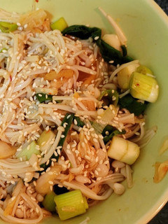 韓式小菜:涼拌泡菜金針菇 的食譜成品照片