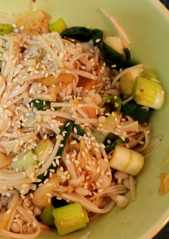 韓式小菜：涼拌泡菜金針菇 的食譜成品照片