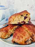 Mini scones ai mirtilli rossi e scorza d'arancia