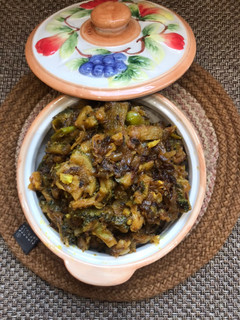 करेले की भुजिया (karele ki bhujiya recipe in Hindi) रेसिपी मुख्य फोटो