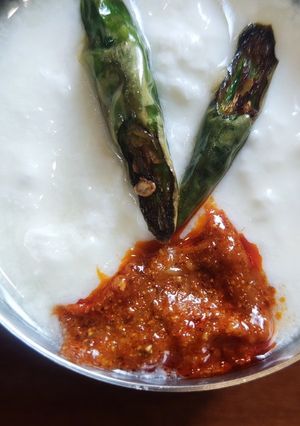 A picture of Green chili fry with curd.