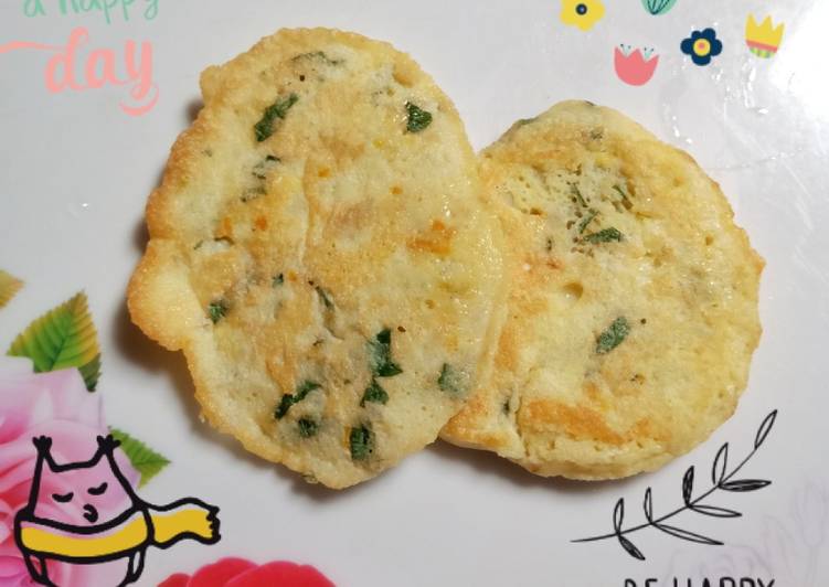 MPASI 8m+ Omelet Kentang buat si baby yang agak GTM
