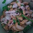 Thịt xào chả cá