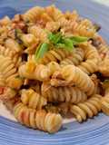Pasta cu Ton, Dovlecei si Rosioare