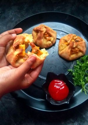 A picture of Paneer tikka parcel.
