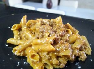 Foto de Penne De Arroz integral á Bolonhesa Na Panela De Pressão