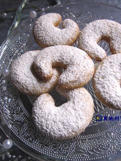 榛果月牙餅乾-奧地利 聖誕節傳統美食 的食譜成品照片