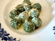 Una foto di noce moscata gnudi