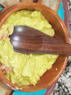 Una foto de Guacamole parmesano