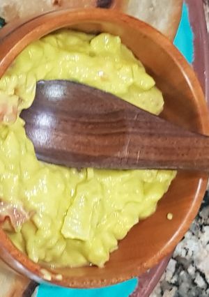 Una foto de Guacamole parmesano